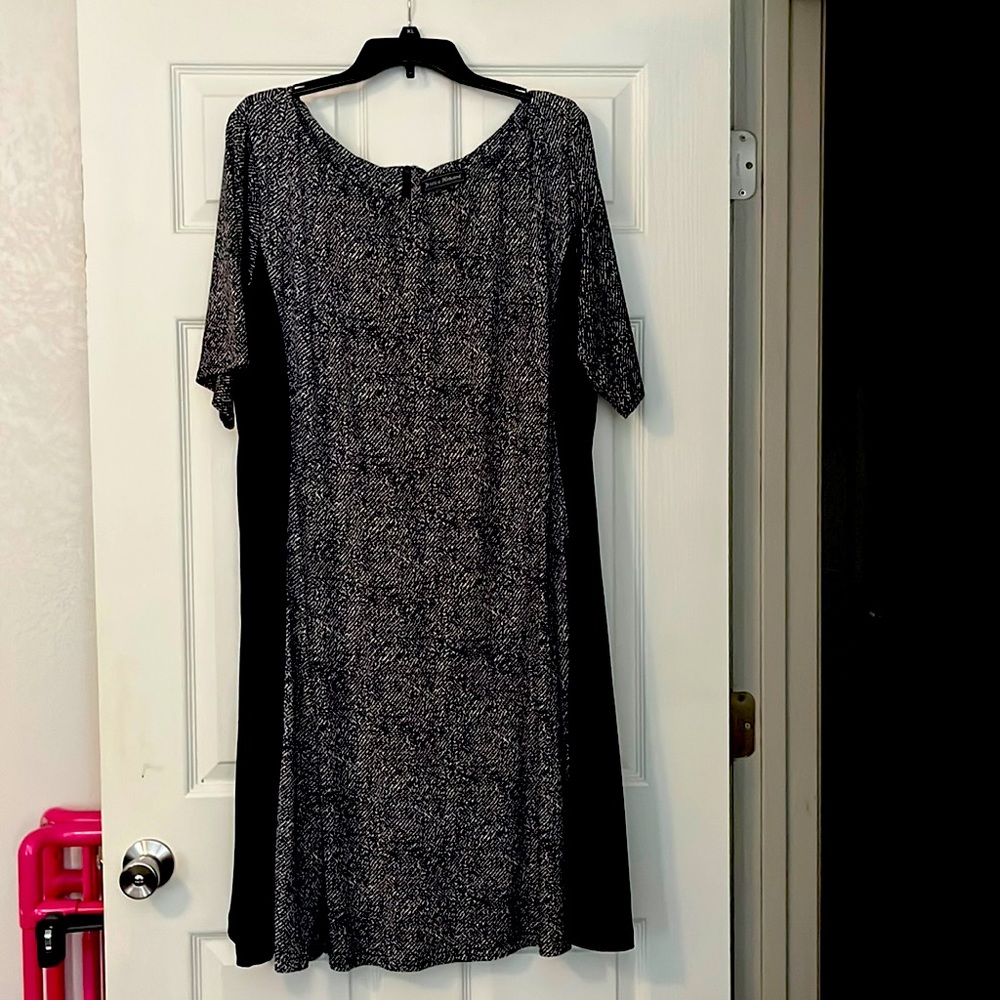 WOMEN’S PLUS SIZE DRESS : SIZE 24W